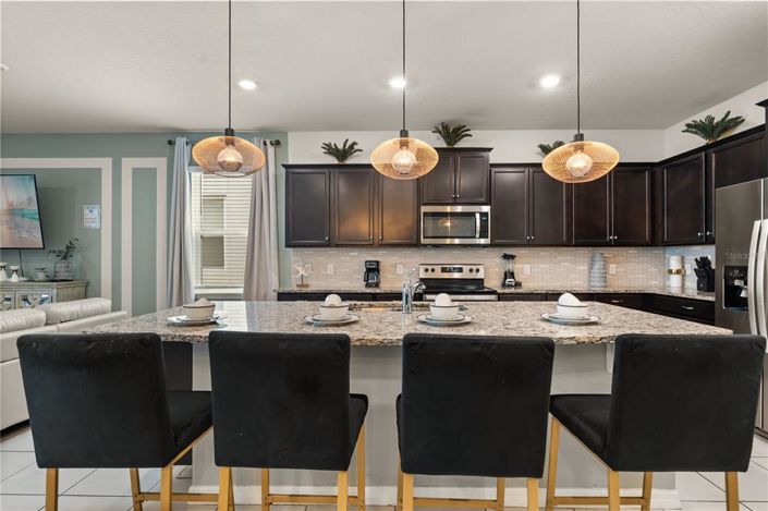 Image No.7-8 Bed House for sale