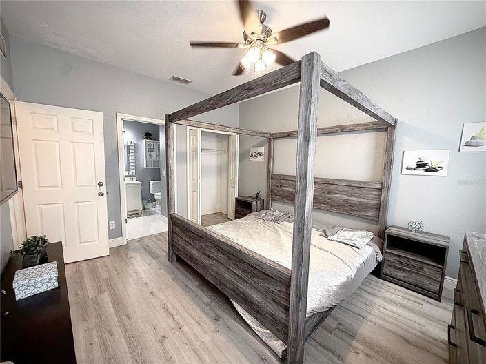 Image No.17-4 Bed Townhouse for sale