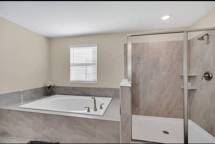 Image No.9-6 Bed House for sale