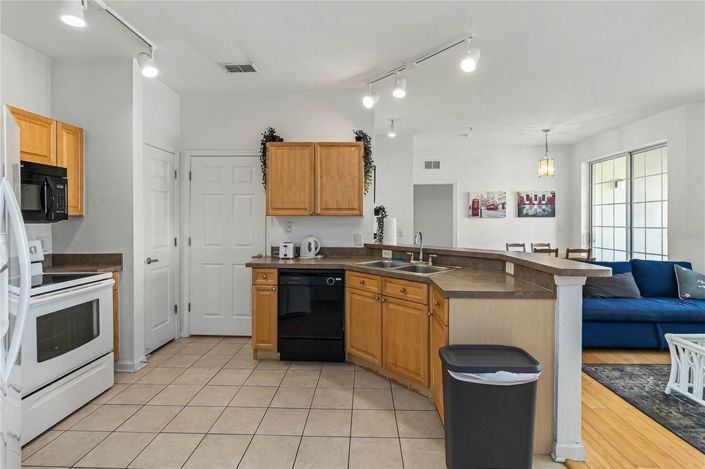 Image No.9-2 Bed Townhouse for sale