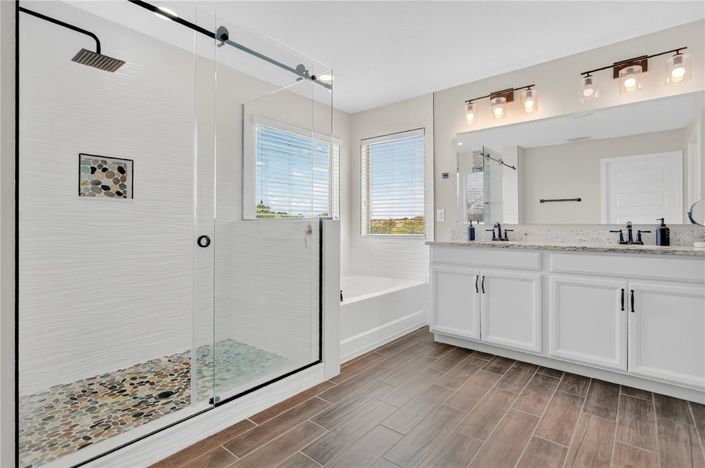 Image No.15-4 Bed House for sale