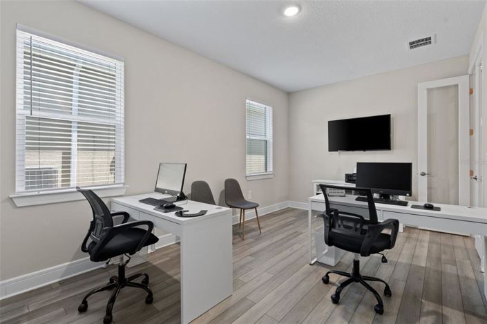 Image No.8-5 Bed House for sale