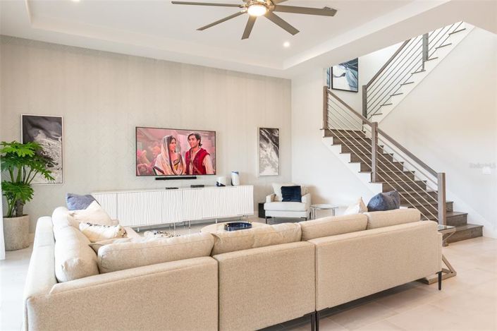 Image No.2-8 Bed House for sale