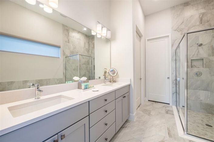 Image No.27-8 Bed House for sale