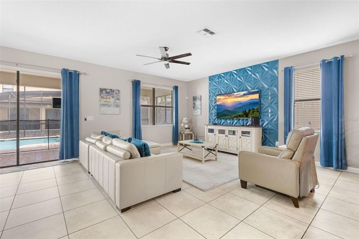 Image No.11-8 Bed House for sale