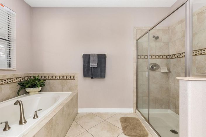 Image No.24-8 Bed House for sale