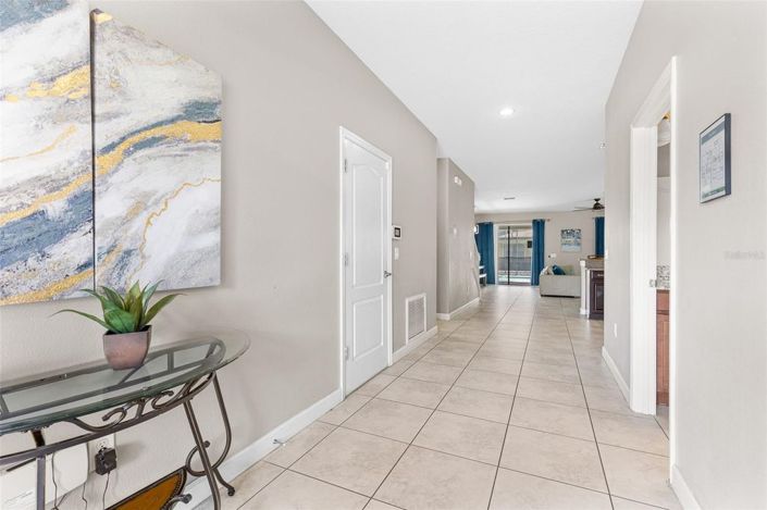 Image No.6-8 Bed House for sale