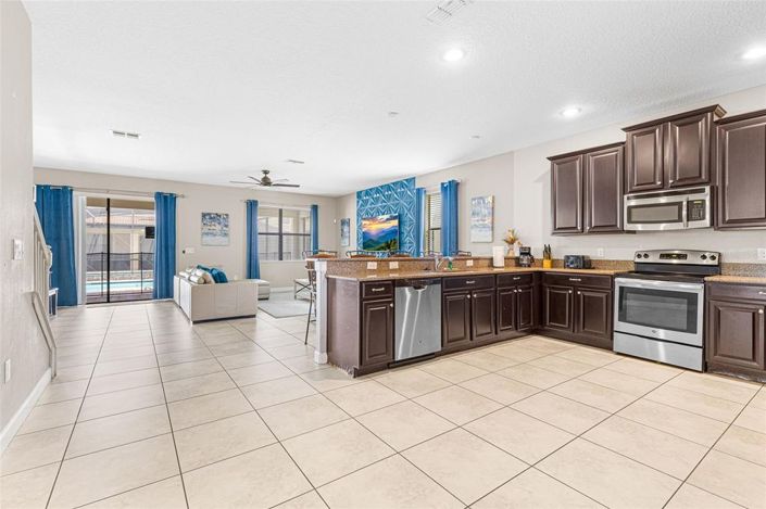 Image No.10-8 Bed House for sale