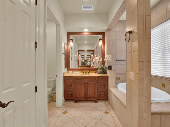 Image No.40-7 Bed House for sale