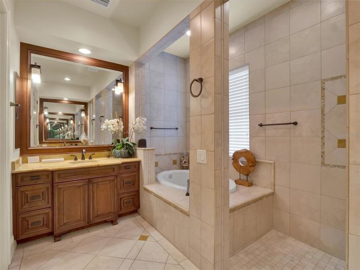 Image No.41-7 Bed House for sale