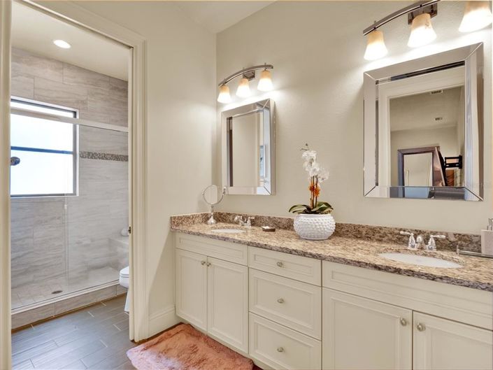 Image No.56-7 Bed House for sale