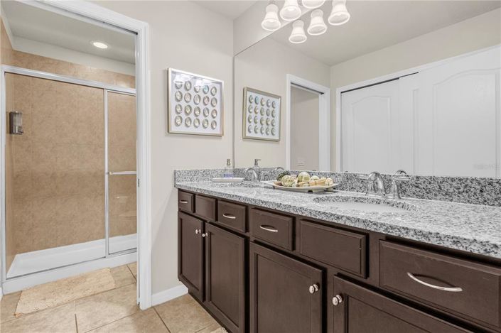 Image No.33-5 Bed Townhouse for sale