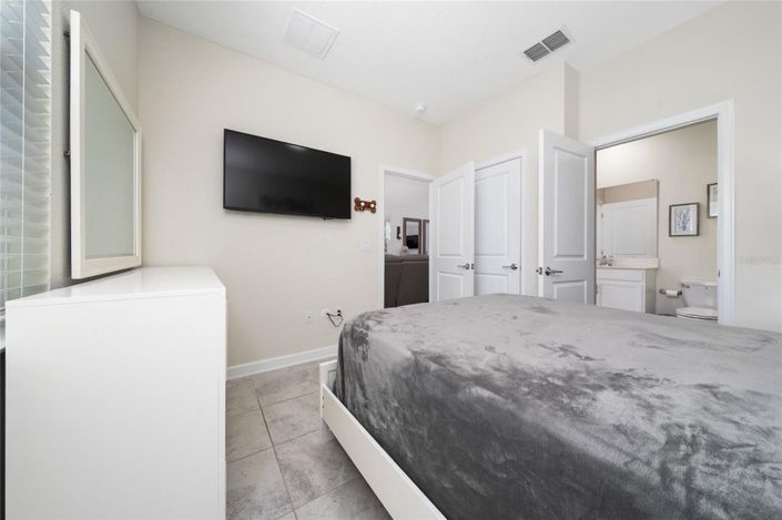 Image No.17-5 Bed Townhouse for sale