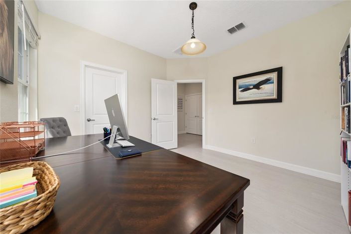 Image No.21-5 Bed Townhouse for sale