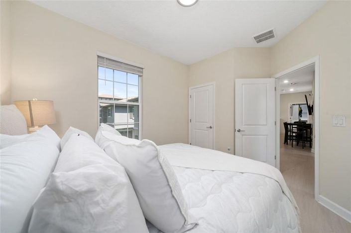 Image No.26-5 Bed Townhouse for sale