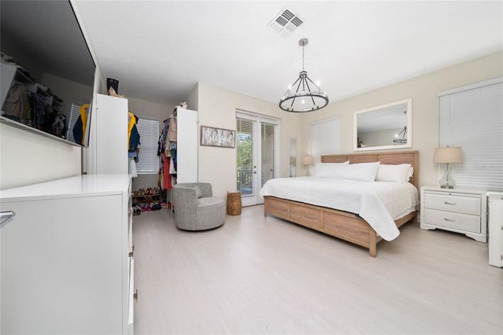 Image No.27-5 Bed Townhouse for sale