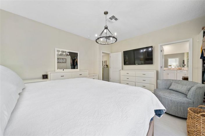 Image No.28-5 Bed Townhouse for sale