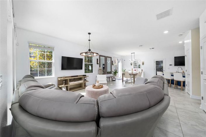 Image No.6-5 Bed Townhouse for sale