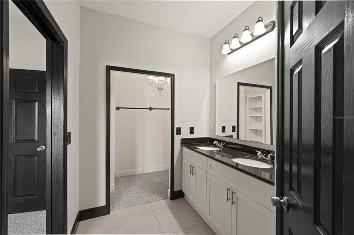 Image No.11-4 Bed Townhouse for sale