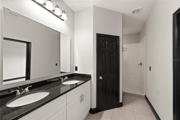 Image No.12-4 Bed Townhouse for sale