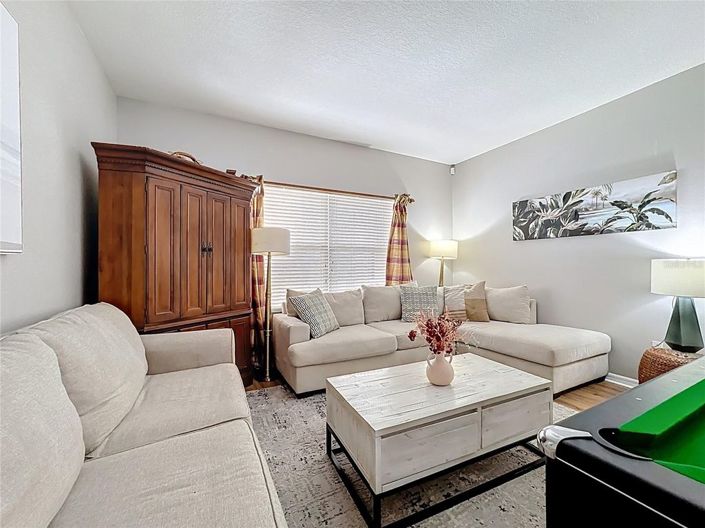 Image No.9-5 Bed House for sale