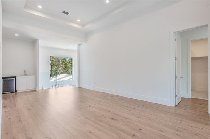 Image No.19-5 Bed House for sale