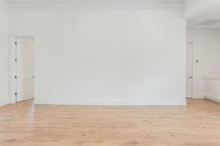 Image No.23-5 Bed House for sale