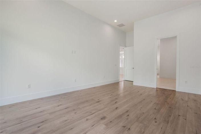 Image No.30-5 Bed House for sale