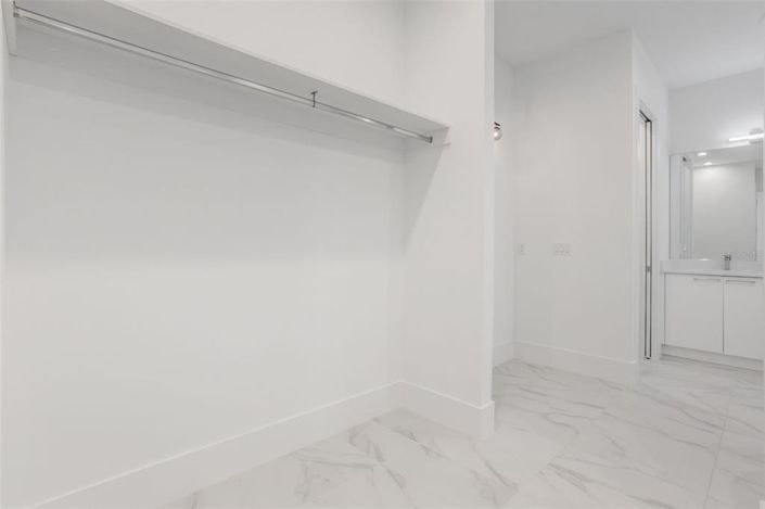 Image No.33-5 Bed House for sale