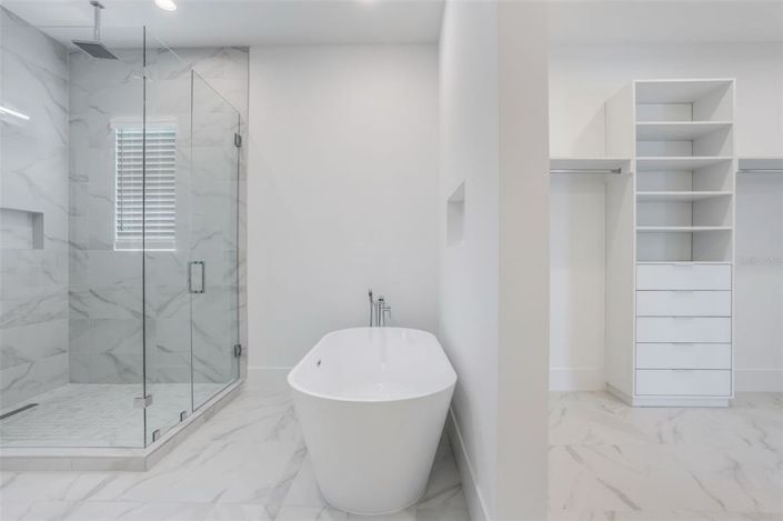 Image No.36-5 Bed House for sale