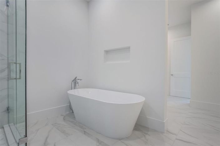 Image No.37-5 Bed House for sale