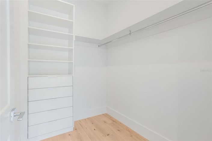 Image No.47-5 Bed House for sale