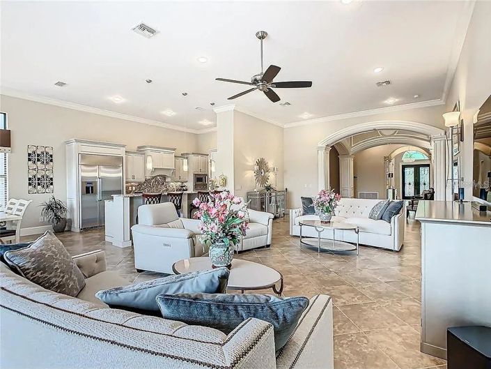 Image No.10-5 Bed Property for sale