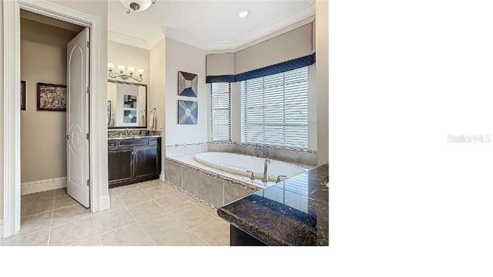 Image No.20-5 Bed House for sale