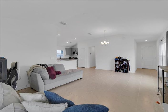 Image No.8-3 Bed Property for sale