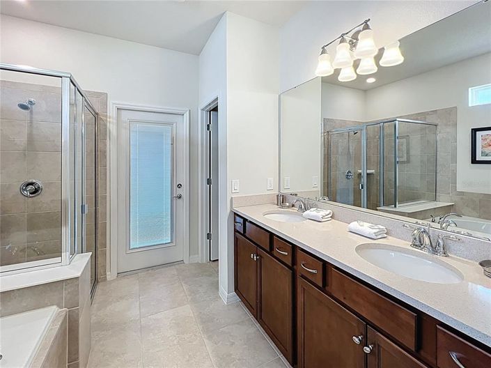 Image No.15-8 Bed Property for sale