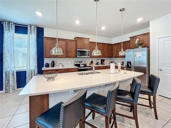 Image No.6-8 Bed House for sale