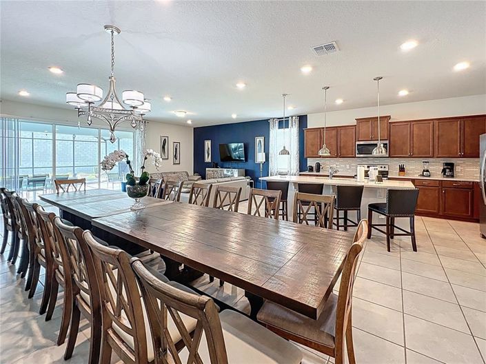 Image No.8-8 Bed House for sale