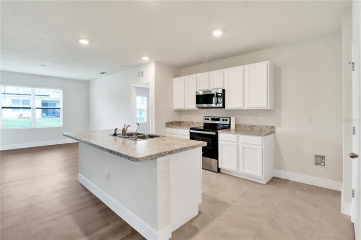 Image No.11-3 Bed Property for sale