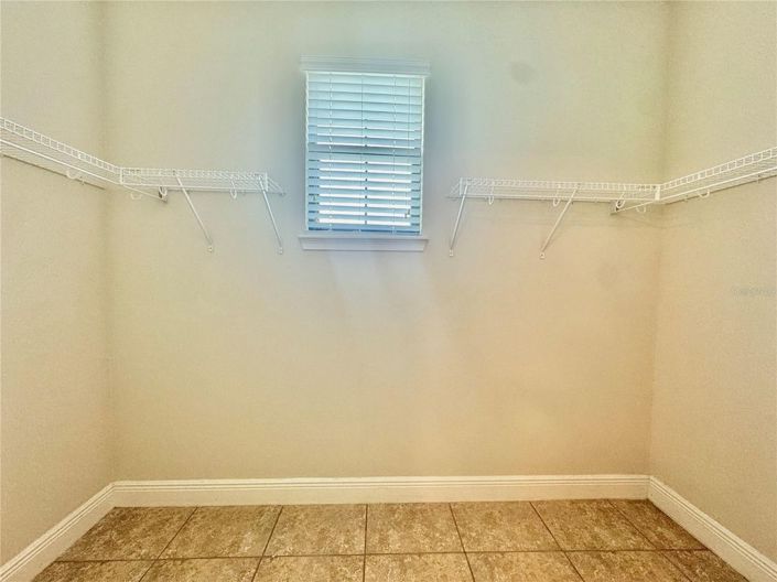 Image No.23-4 Bed Townhouse for sale