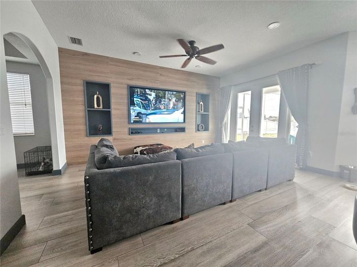 Image No.18-5 Bed House for sale