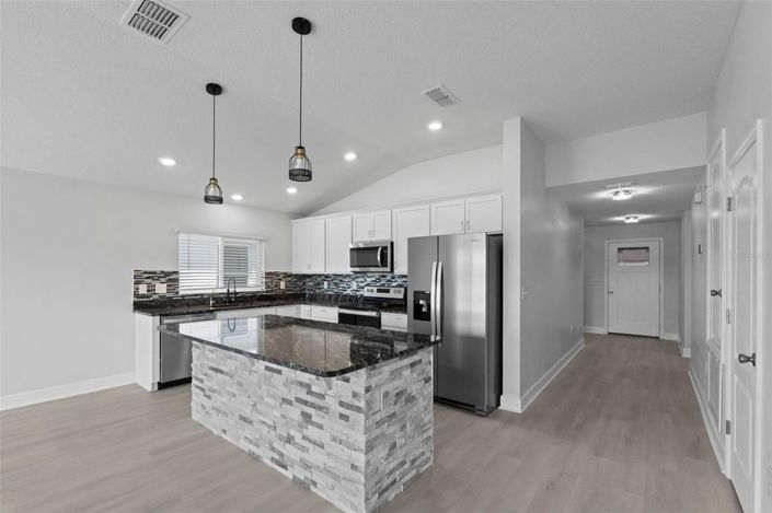 Image No.24-4 Bed House for sale