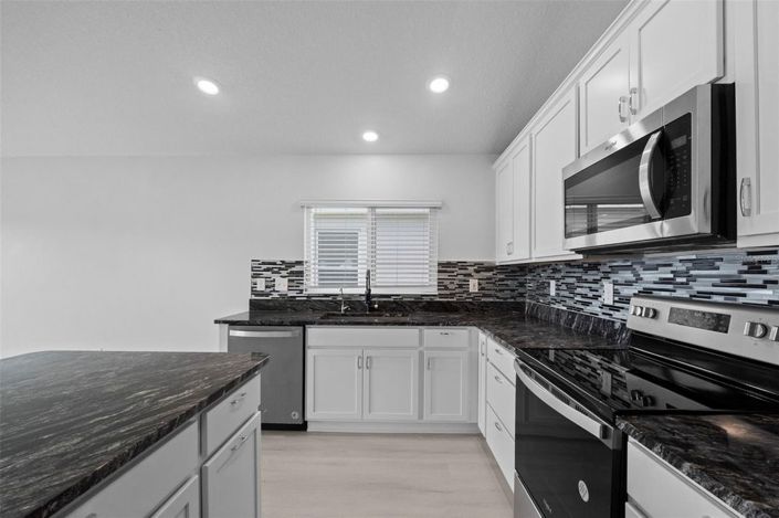 Image No.27-4 Bed House for sale