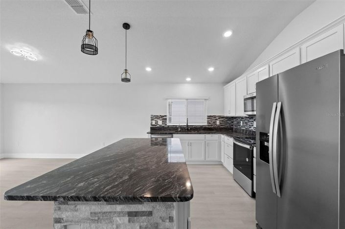 Image No.30-4 Bed House for sale