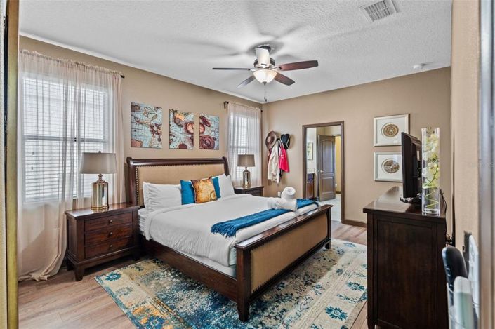 Image No.28-9 Bed House for sale