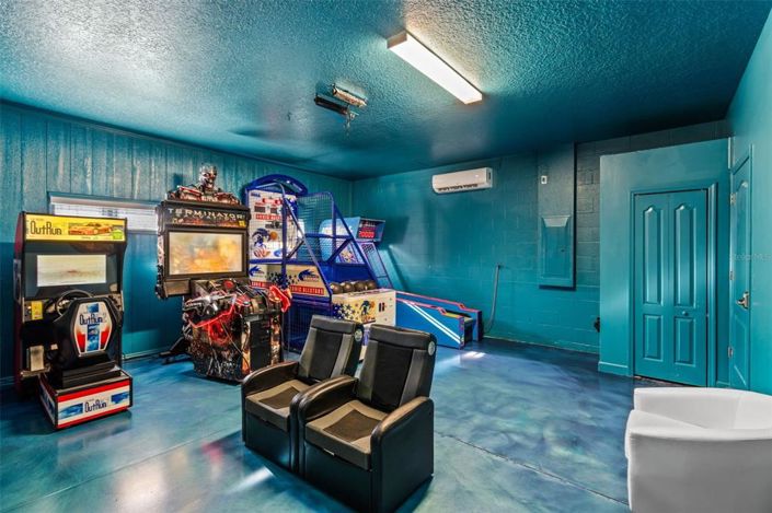 Image No.34-9 Bed Property for sale