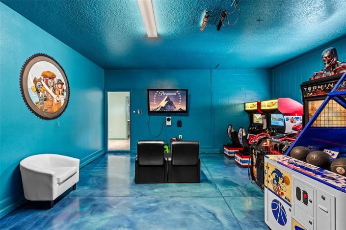 Image No.36-9 Bed Property for sale