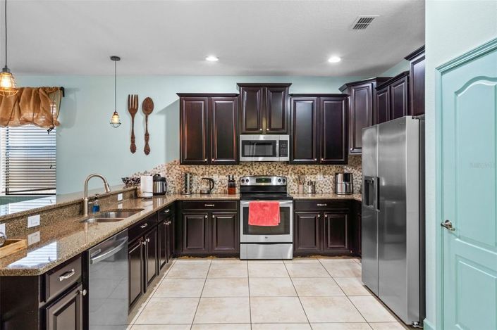 Image No.7-9 Bed House for sale