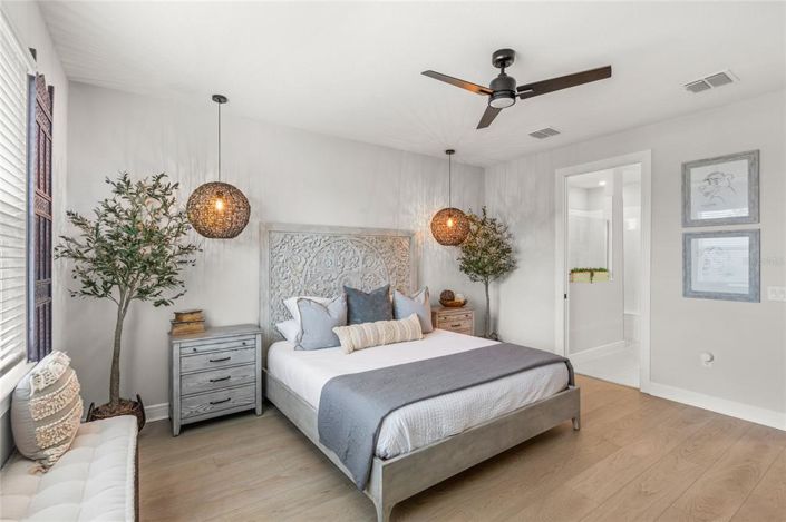 Image No.13-2 Bed House for sale