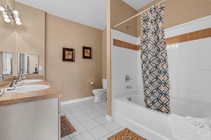 Image No.12-3 Bed Townhouse for sale